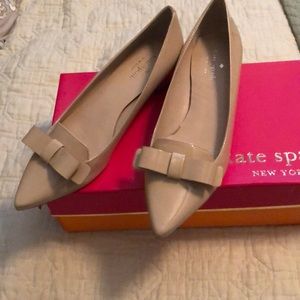 Kate Spade beige patten leather flats